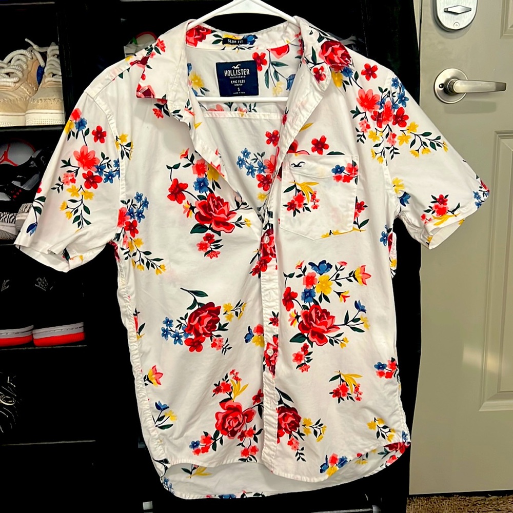 Hollister floral shirt